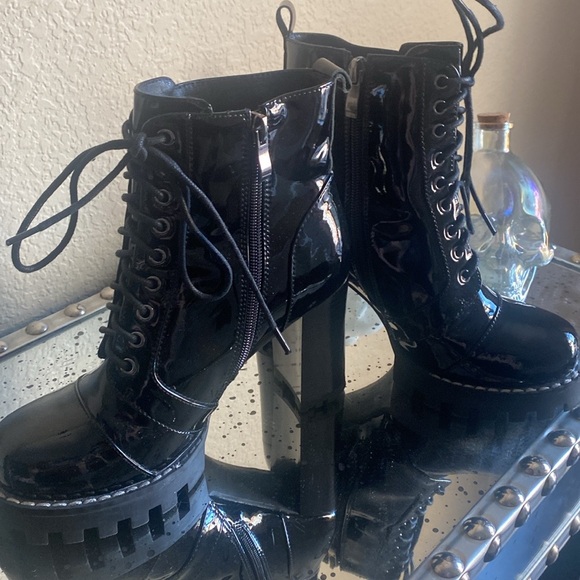 Like New Heeled Bootie - Picture 2 of 5